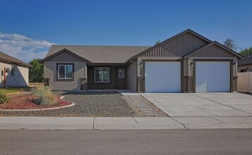 Building Photo - 709 E Ave K