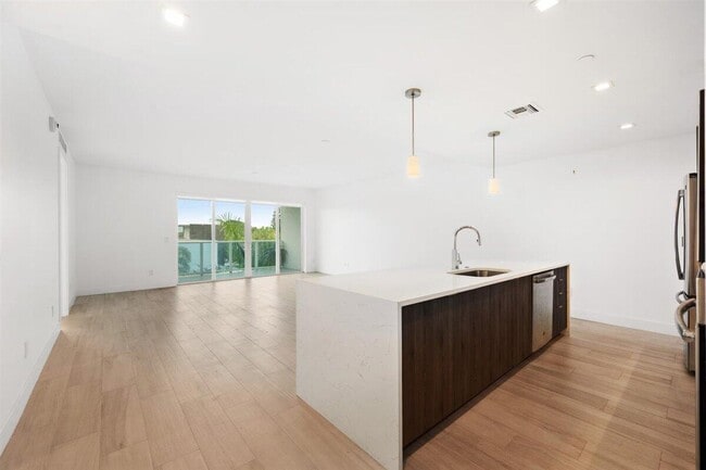 Building Photo - 1 S Palmway