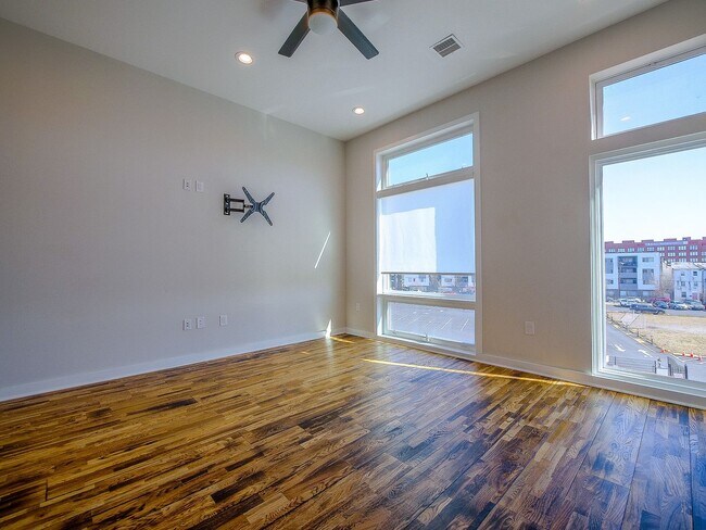 Building Photo - Three Bedroom Modern Olde Kensington Condo with Roofdeck