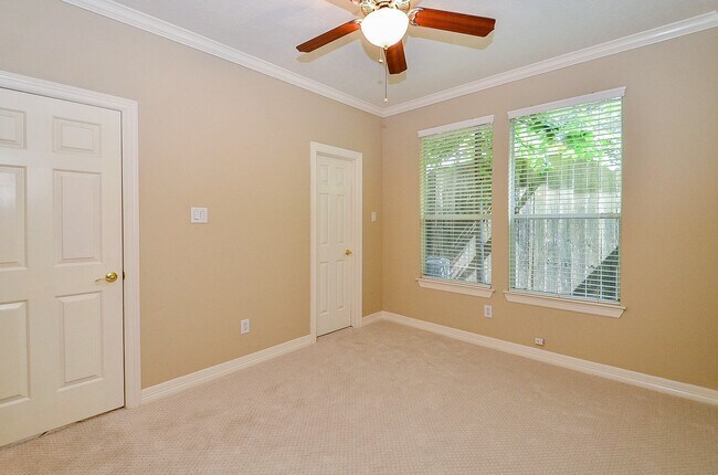 Building Photo - 5208 Blossom St