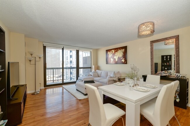 Foto del edificio - 33 W Delaware Pl