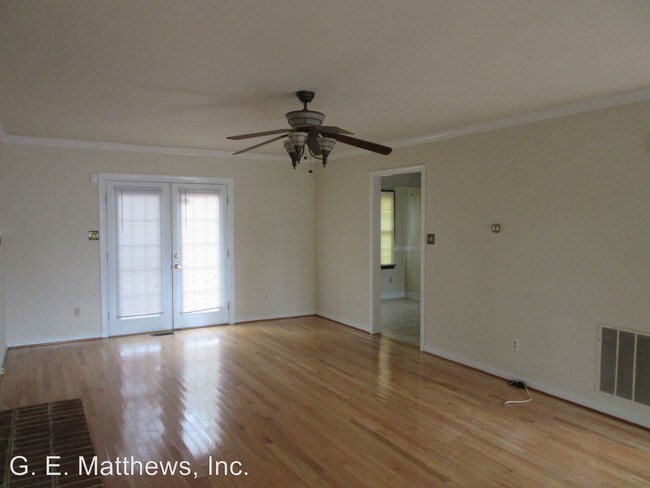 Building Photo - 9002 White Pickett Ct