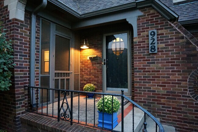 Building Photo - 928 Lodge Ave