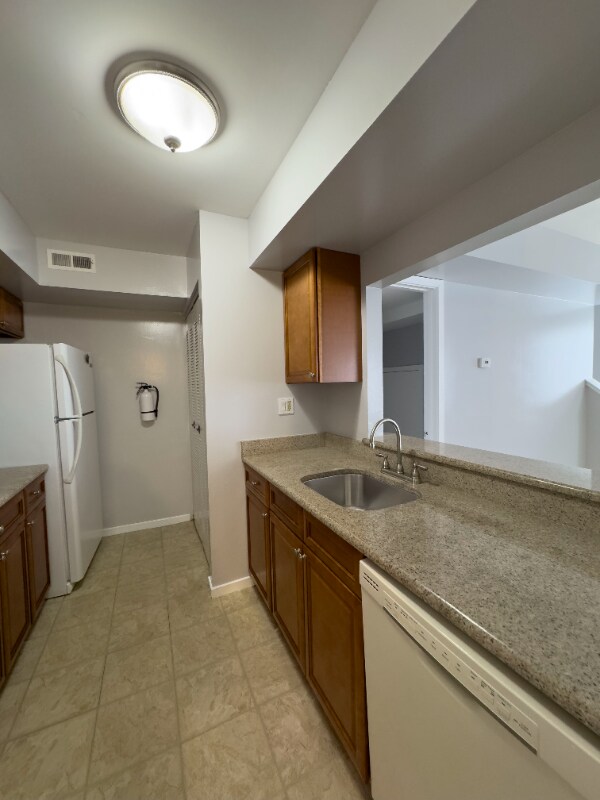 Building Photo - 203 Gregorys Way