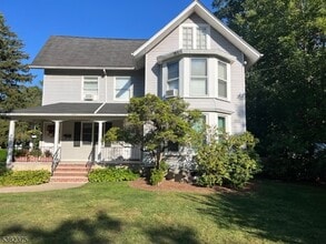 Building Photo - 307 Walnut Ave