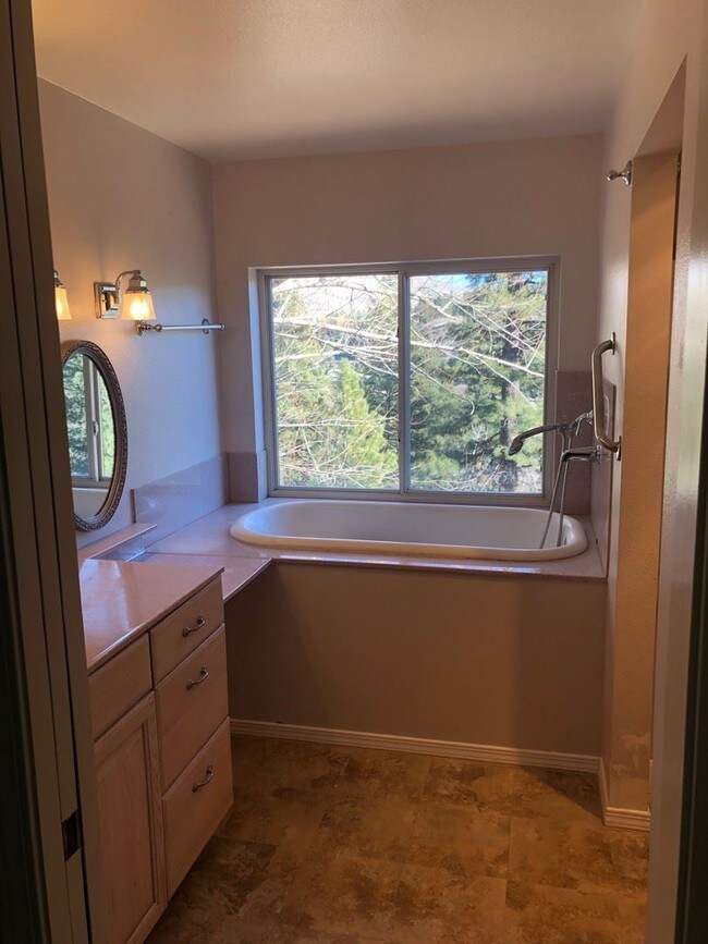 Building Photo - 2 br, 3 bath Apartment - 355 Interstate 80 W