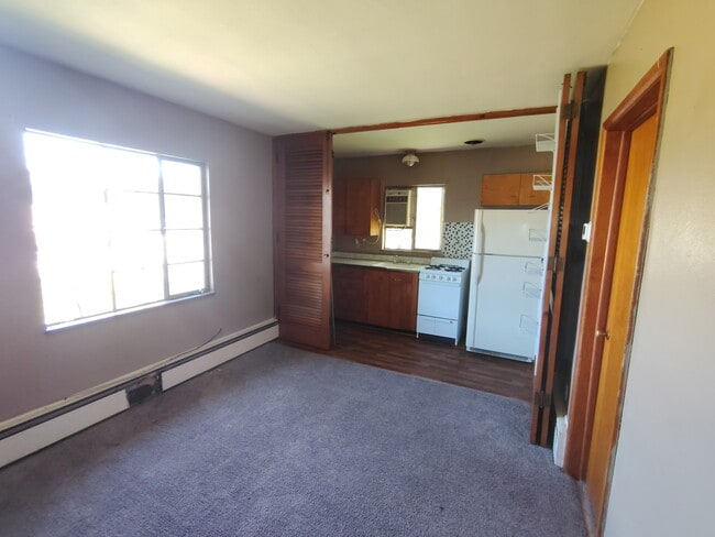 Building Photo - 338 S Pendleton Ave