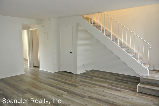 Building Photo - 2 br, 1.5 bath House - 6962 Carnation Drive