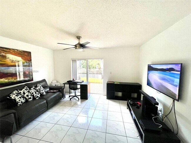 Foto del edificio - 9203 Fontainebleau Blvd