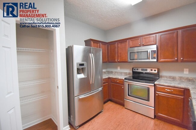 Building Photo - Wonderful 3 bedroom townhome! Attached gar...