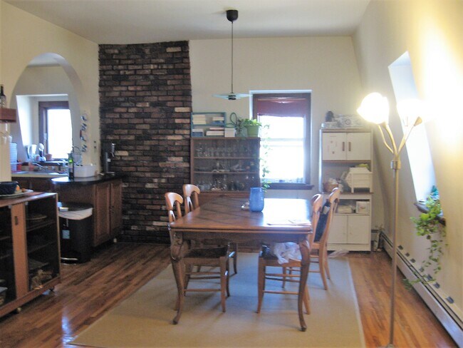 Amplia zona de comedor - 10 Old Mamaroneck Rd