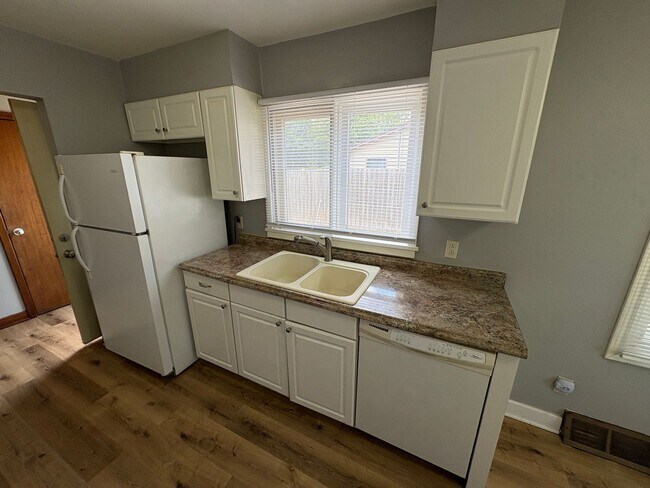 Foto del edificio - Bright & Spacious 3-Bedroom Home with Large Backyard