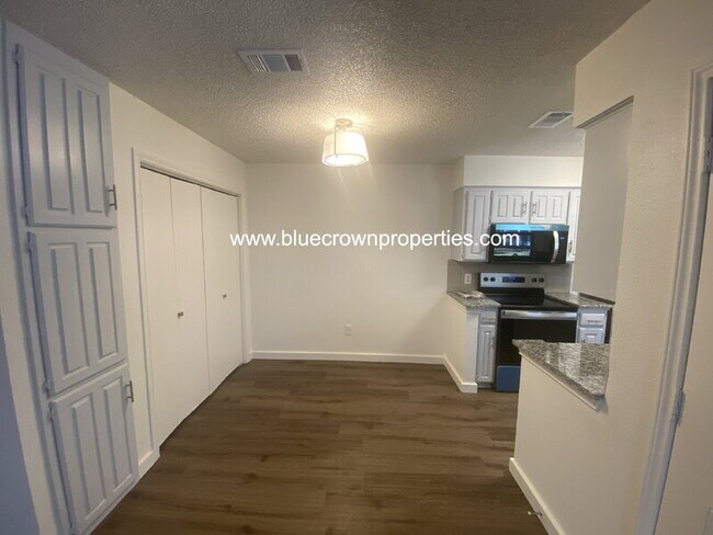 Foto del edificio - 3110 Timber Ridge Point