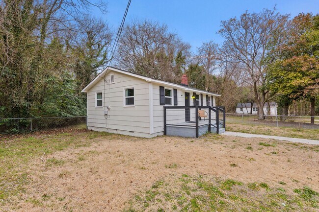 Foto del edificio - Adorable 3 bedroom 1 bathroom home!