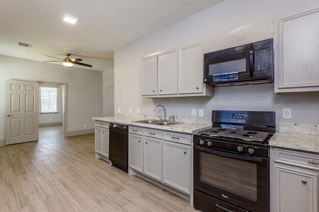 Foto del edificio - 215 N Milby St