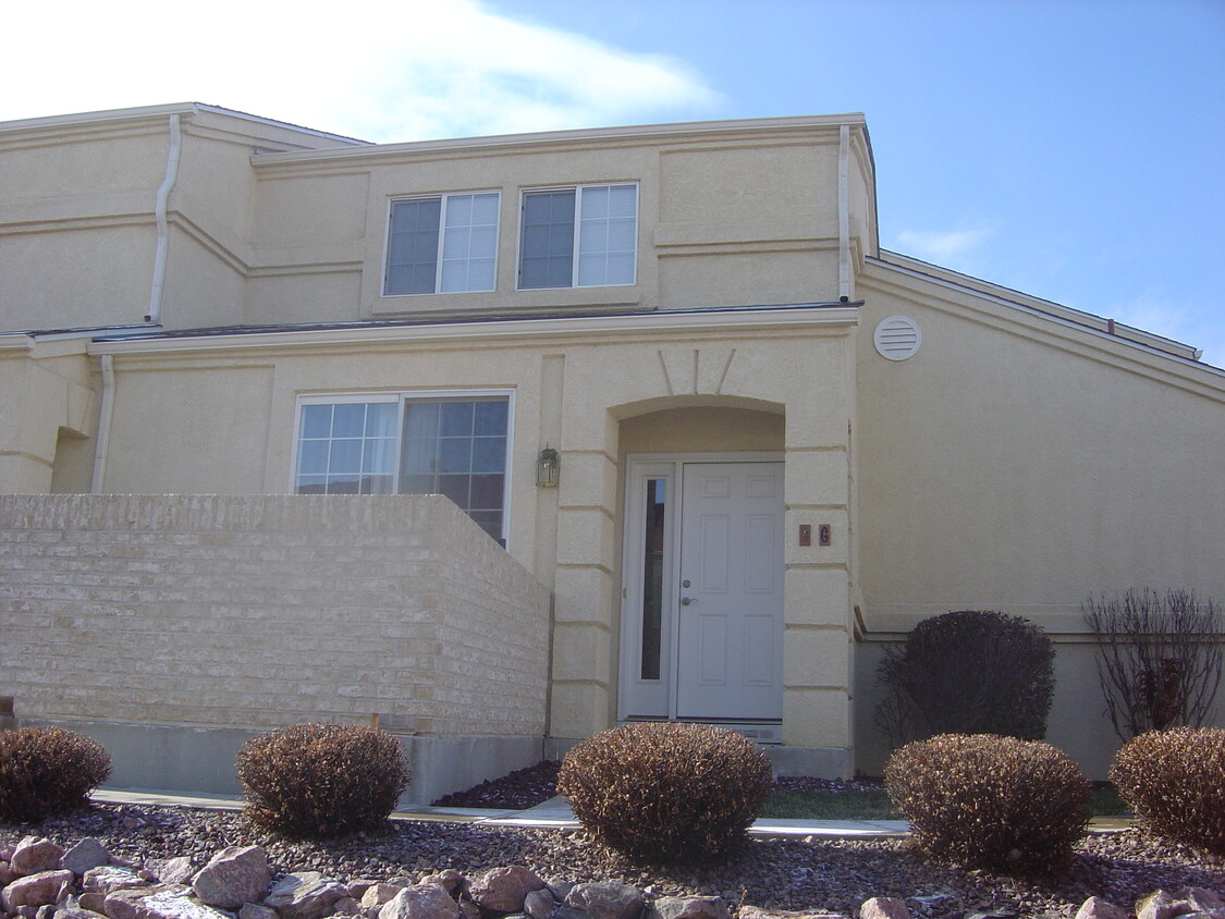 front of home/enclosed patio - 4147 Outlook Blvd
