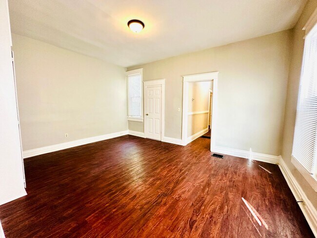 Foto del edificio - 621 E Burnett Ave