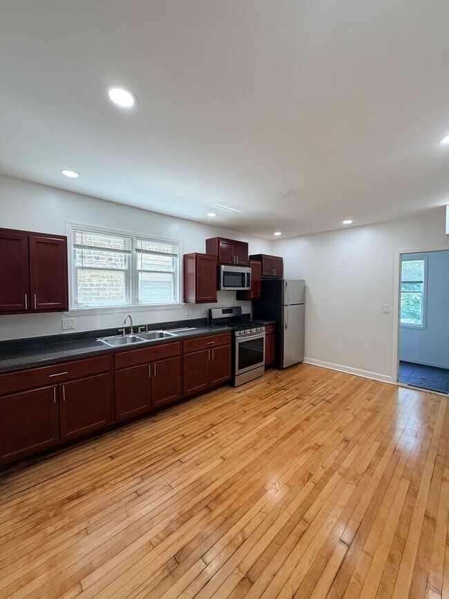 Foto del edificio - 1748 N Keystone Ave