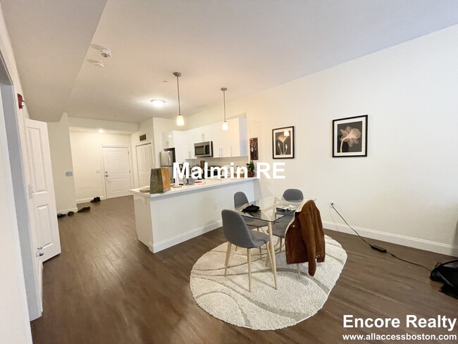 Building Photo - 75 Amory St