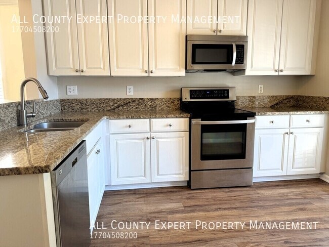 Foto del edificio - 2075 Pine Tree Dr