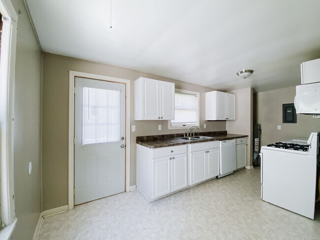 Foto del edificio - 2 bedroom and 1 bathroom duplex