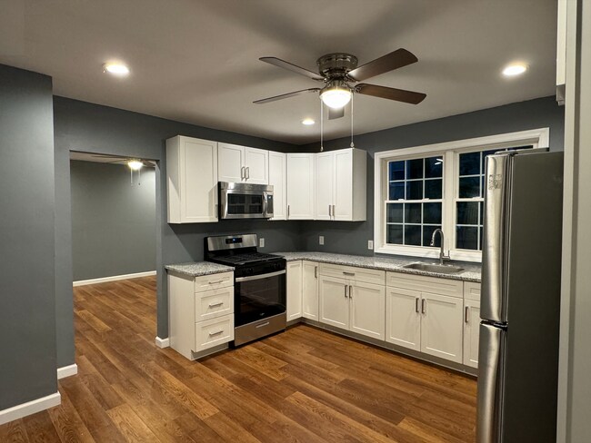 Kitchen - 2455 E Main St