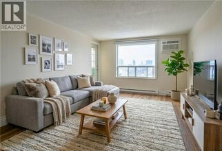 Building Photo - 64 Benton St