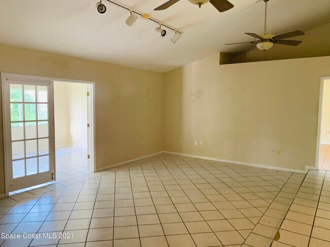 Foto del edificio - 1337 Helvenston St NW