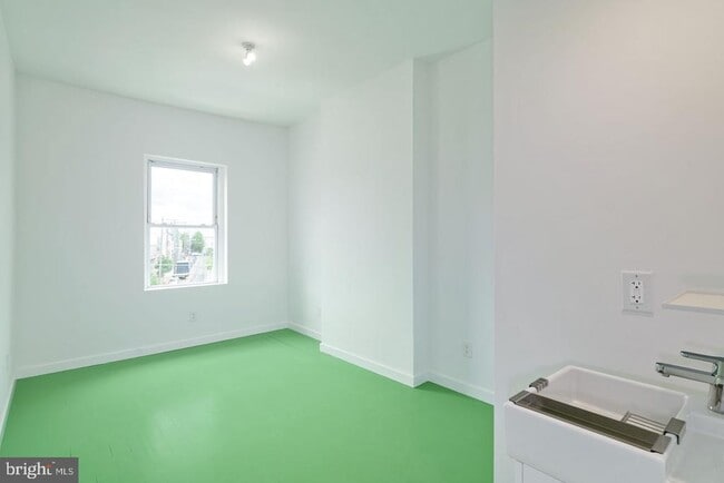 Building Photo - 2329 Frankford Ave