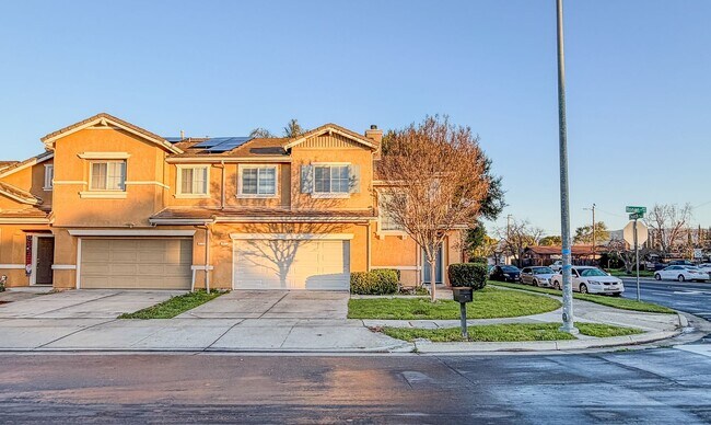 Foto del edificio - Fantastic. Three bedroom in Gilroy. Corner Lot