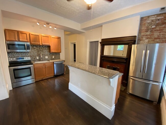 Building Photo - 877 Dennison Ave