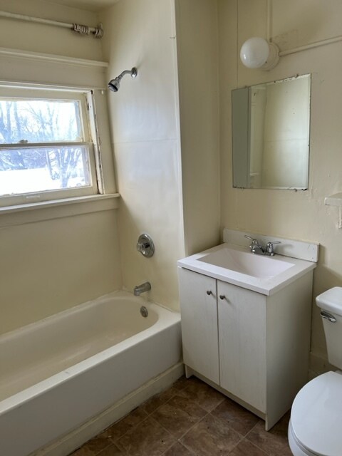 Building Photo - 414 Sunnyside Ave