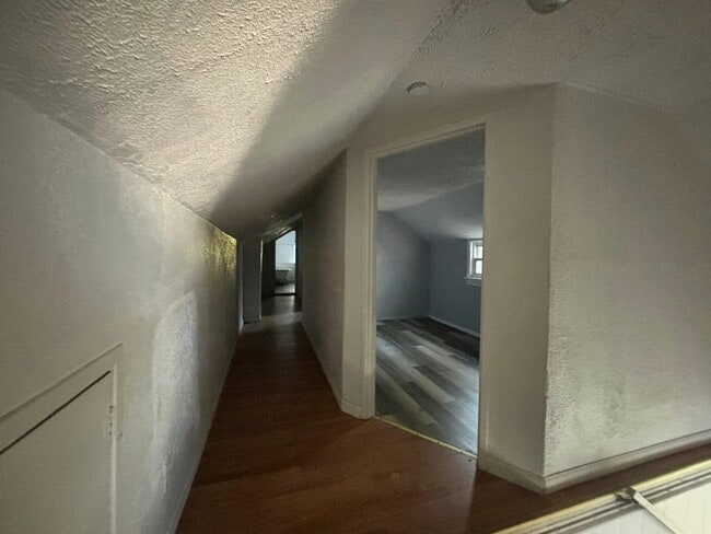 Building Photo - 209 Staunton St