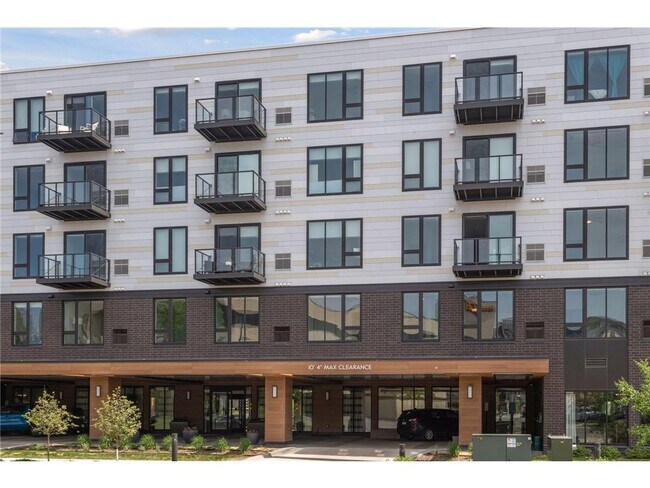 Foto del edificio - 12610 Ridgedale Dr