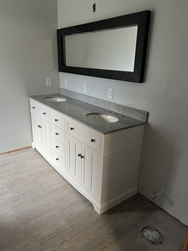 Building Photo - 211 S High St