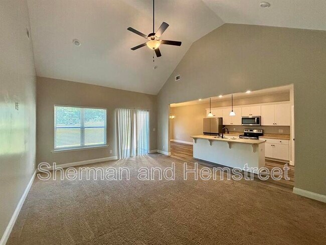 Foto del edificio - 214 McDuffie Cir