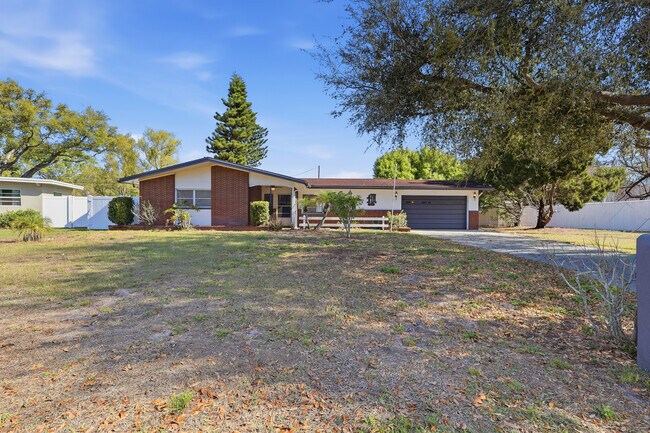 Foto del edificio - 5601 Forest Hills Dr