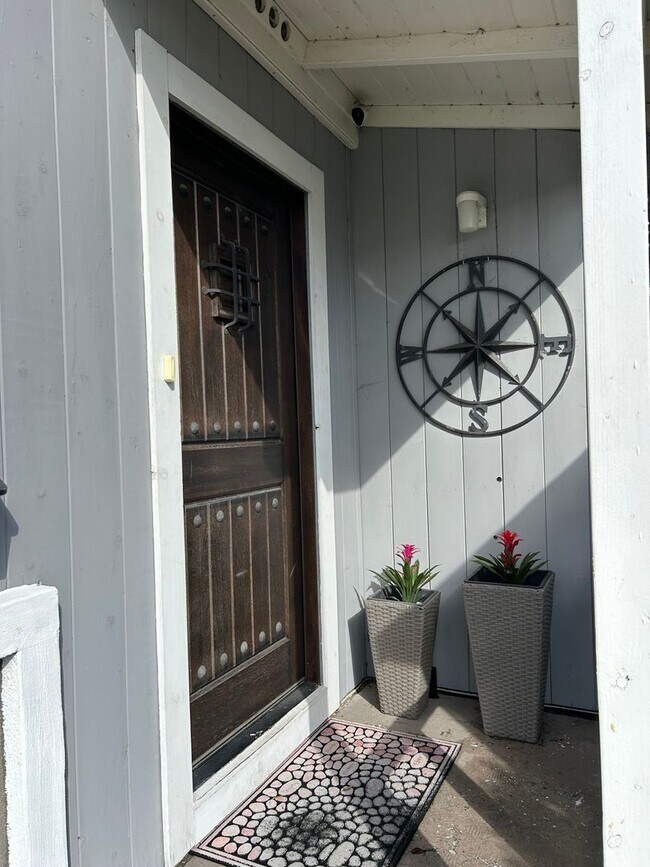 Building Photo - 2 Bedroom Duplex in Long Beach