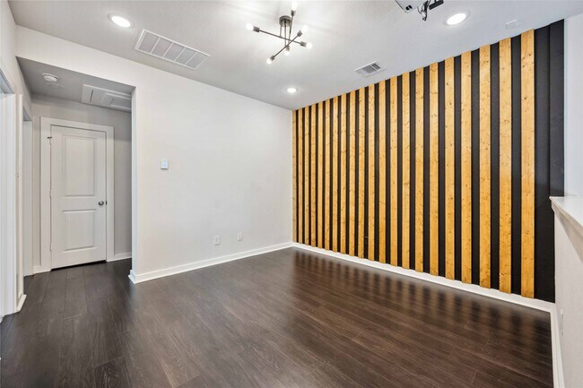 Foto del edificio - 18231 Lakepoint Rdg Ln