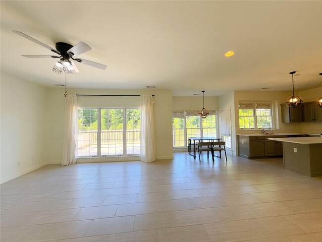 Building Photo - 3730 Longlake Dr