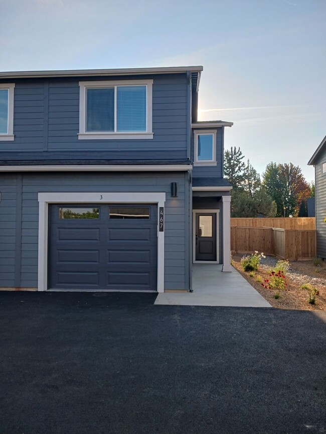 Building Photo - Brand New 3 Bedroom Townhouse