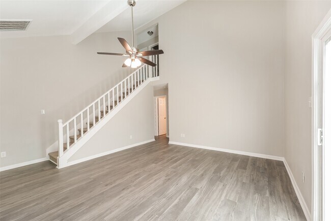 Foto del edificio - 5630 Gineridge Dr