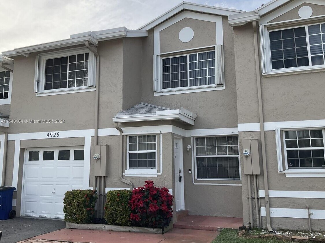 Foto principal - 4929 SW 123rd Terrace