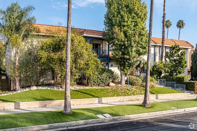 Alternar - Harmony Court Apartments