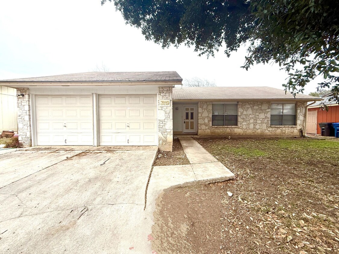 Primary Photo - *MOVE IN SPECIAL* 3 Bedroom / 2 Bath Home ...