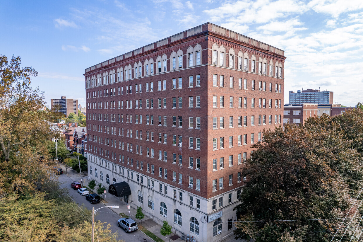 Primary Photo - Mayflower Apartments