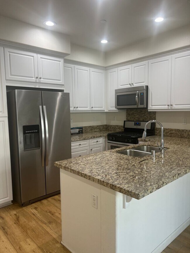 Building Photo - 44014 Arcadia Ct