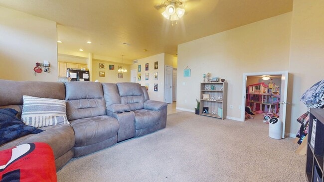 Building Photo - 3 Bedroom Cedar Crossing Townhome