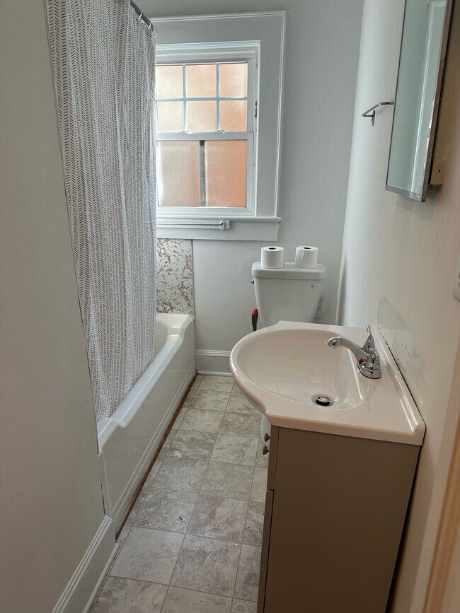 Foto del edificio - 1720 Roseland St