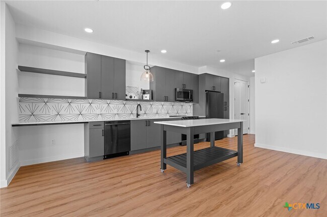 Building Photo - 2165 Gabriels Pl